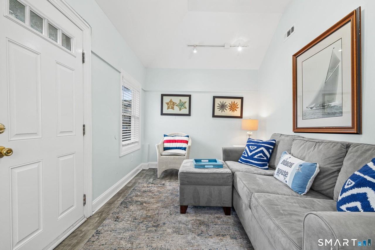 108 College Pl - Photo 4 of 14