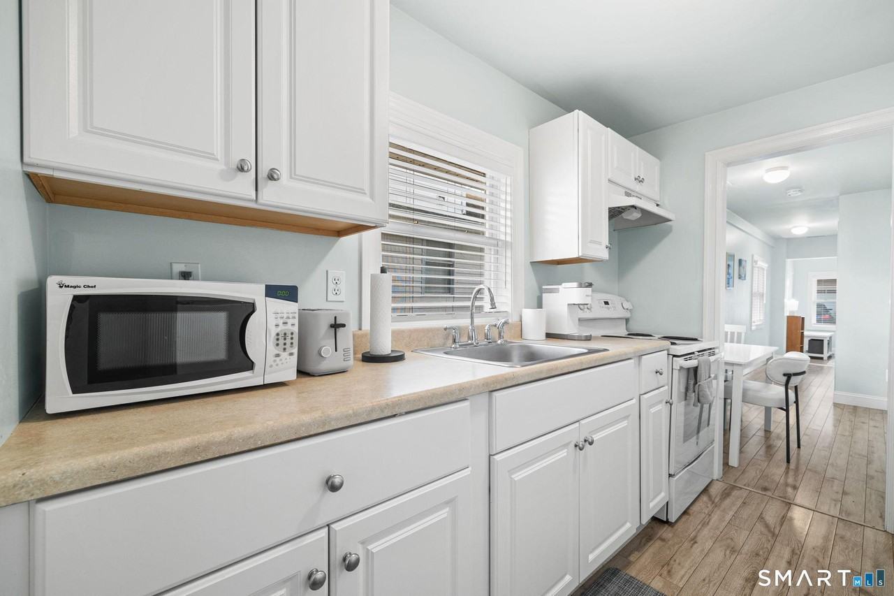 108 College Pl - Photo 6 of 14