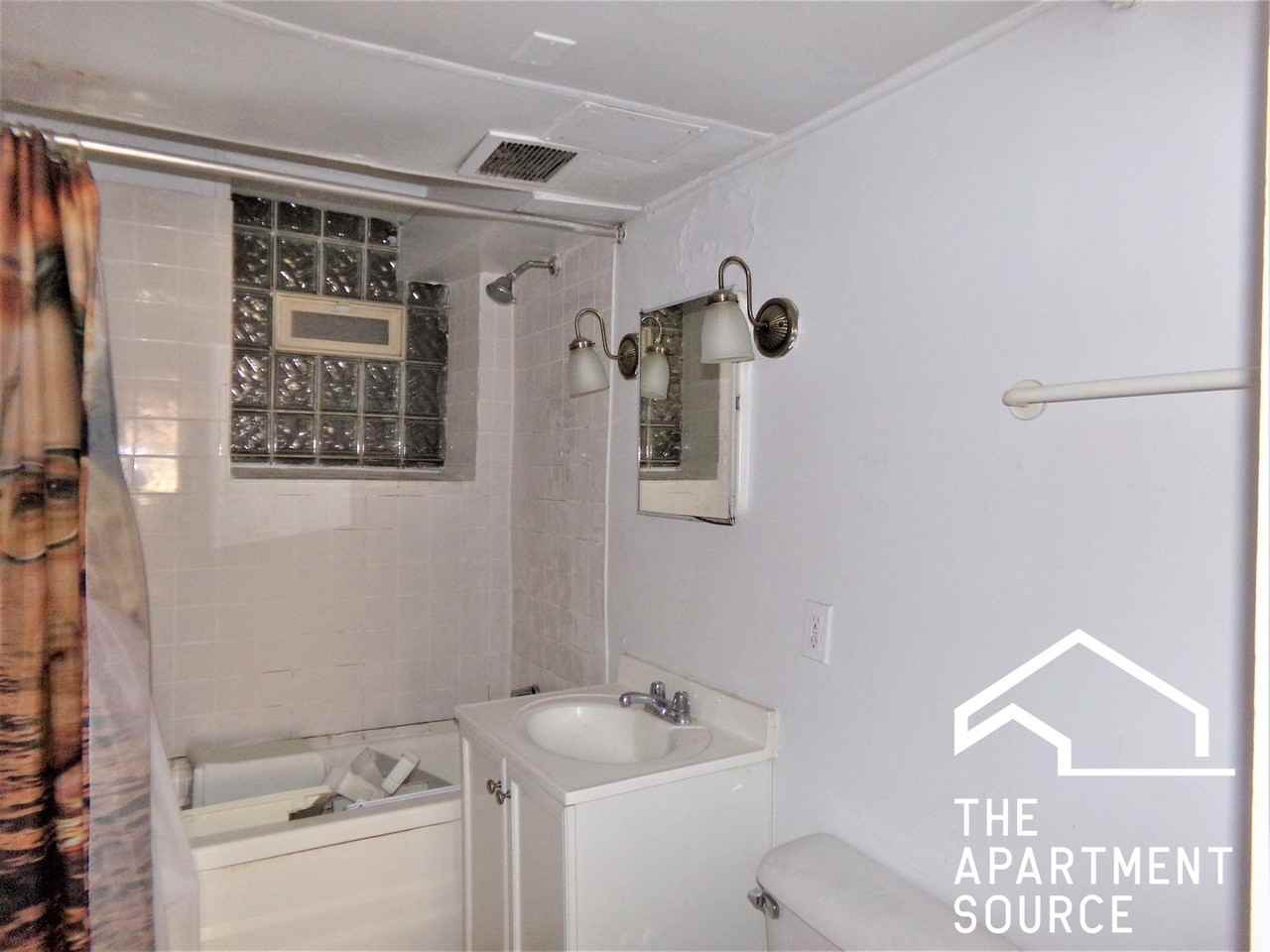 6574 N Lakewood Ave #G - Photo 3 of 14