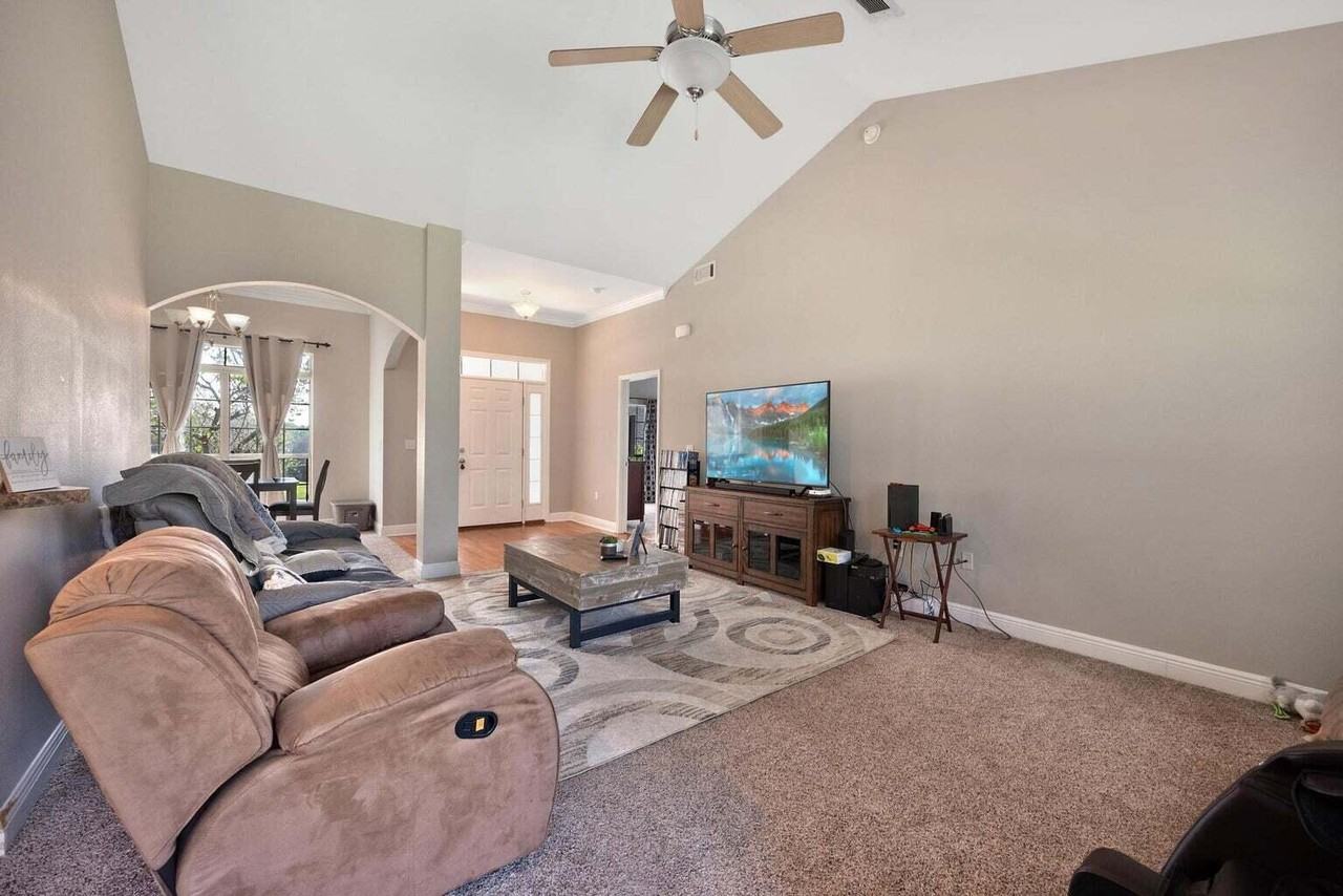 607 Rowan Cir - Photo 5 of 27