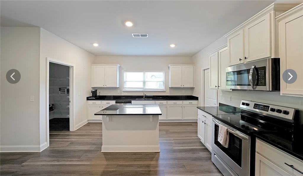 1838 Abbey Rd - Photo 3 of 17