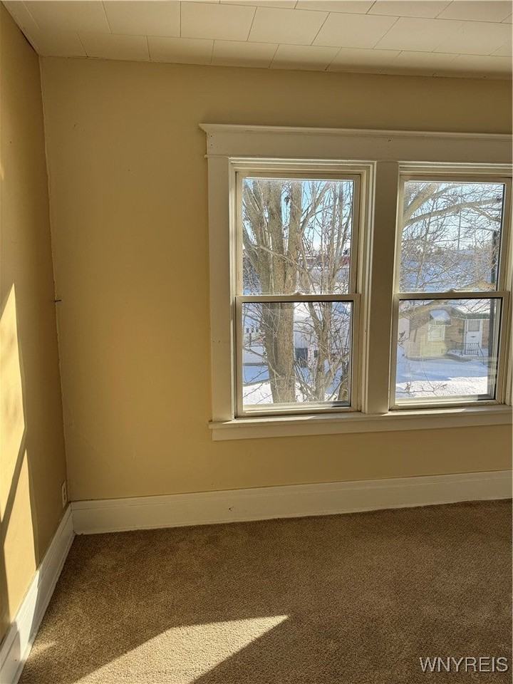 5 Humphrey Rd - Photo 4 of 14