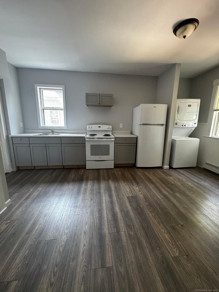 177 Sisson Ave - Photo 2 of 8