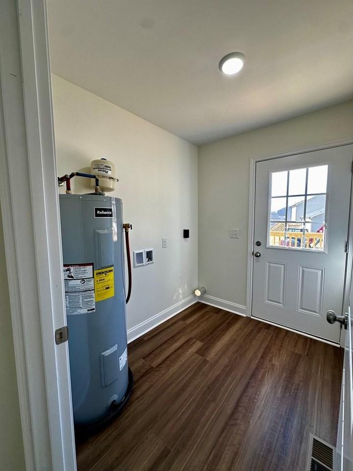 1306 Riverbend Rd - Photo 4 of 6