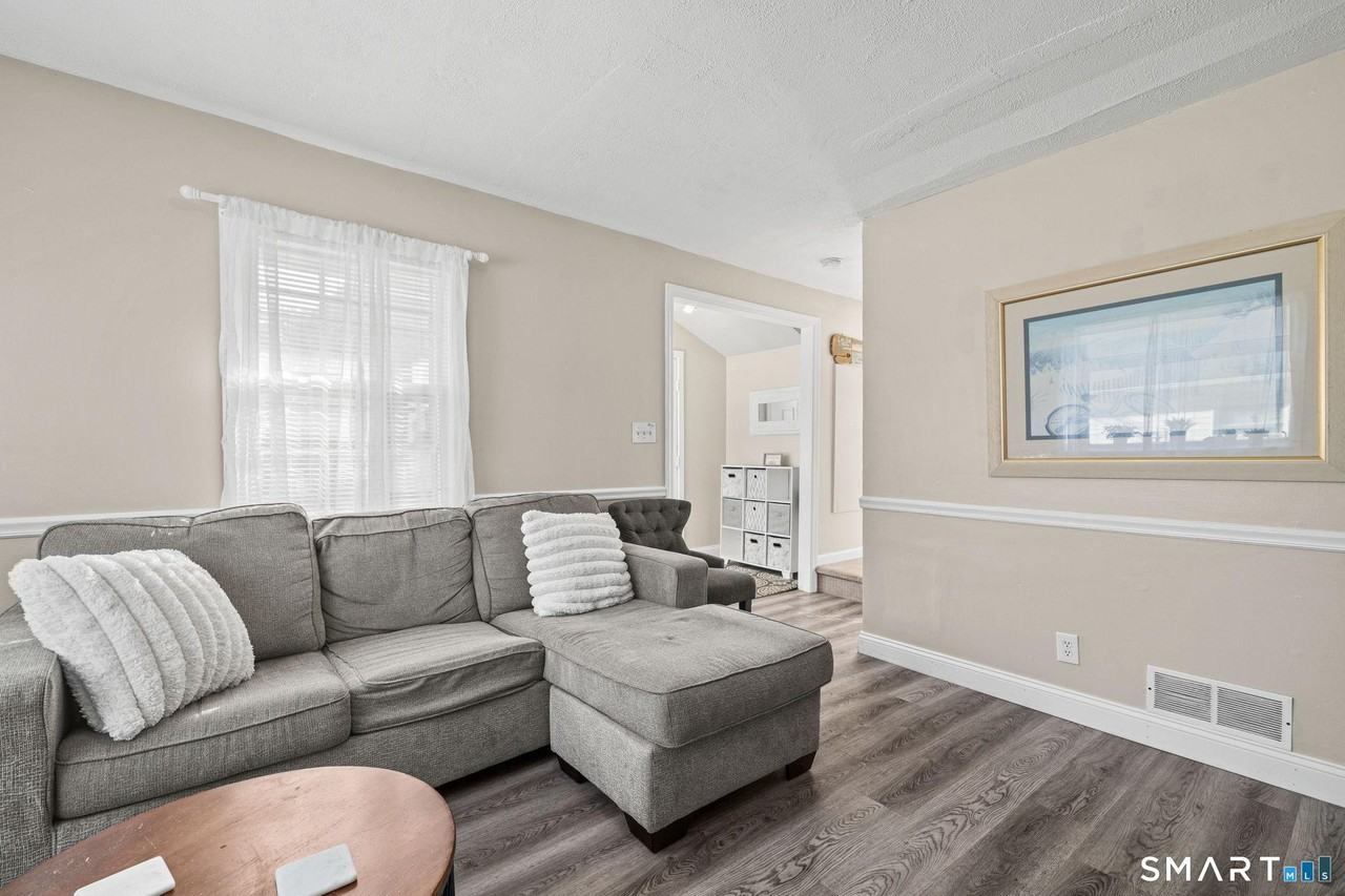 116 College Pl - Photo 5 of 26