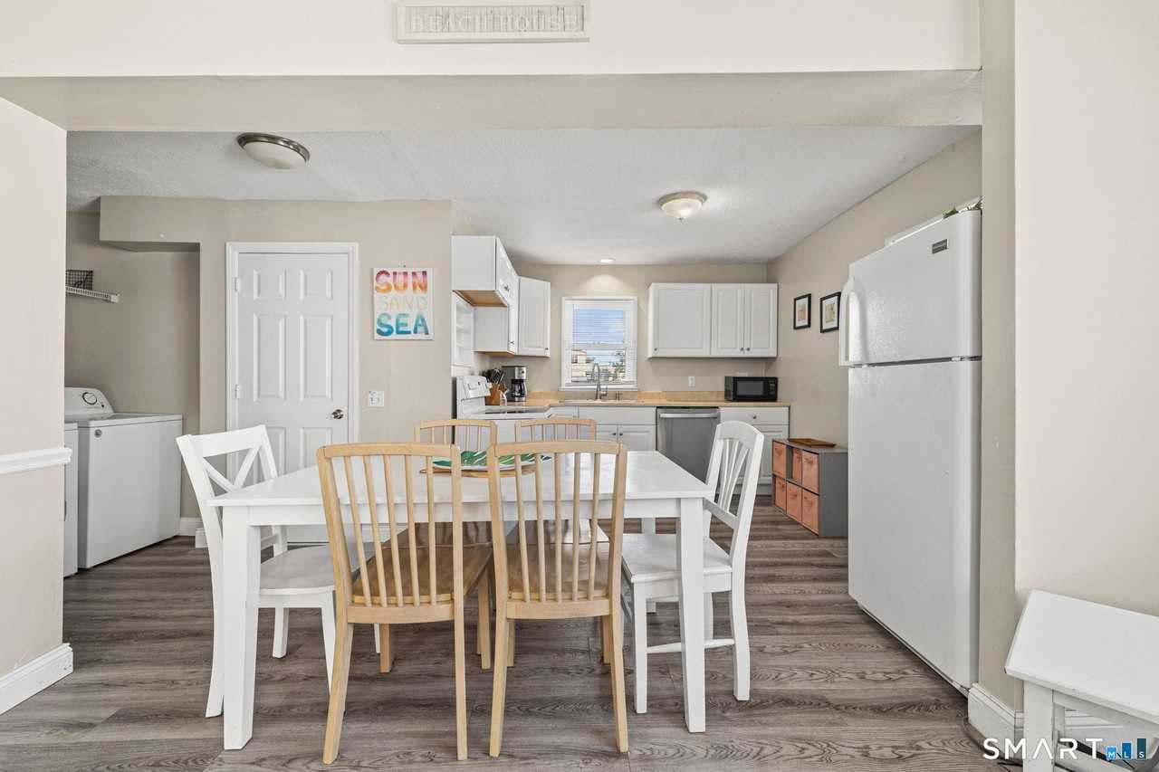 116 College Pl - Photo 6 of 26