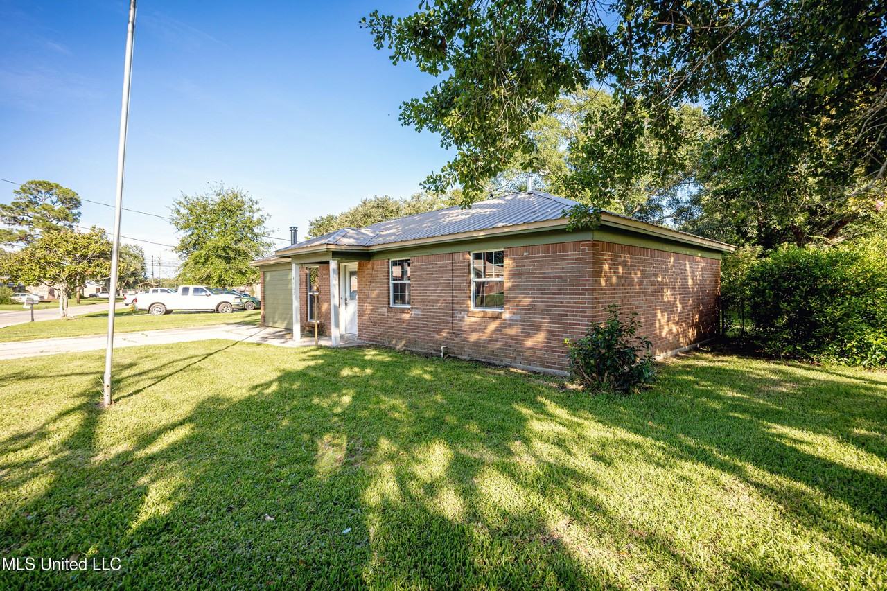 4702 Coronada Ave - Photo 4 of 44