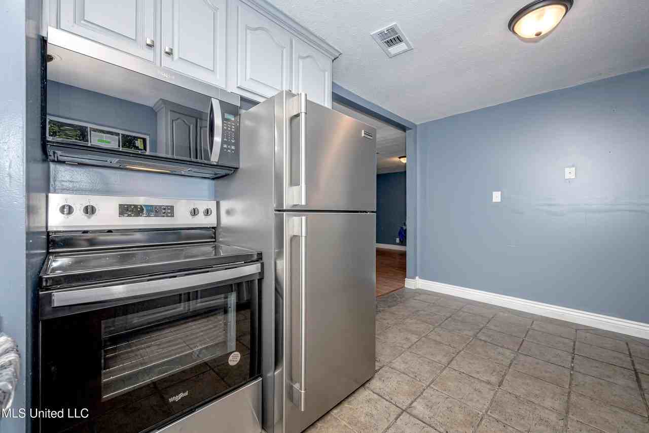 4702 Coronada Ave - Photo 5 of 44