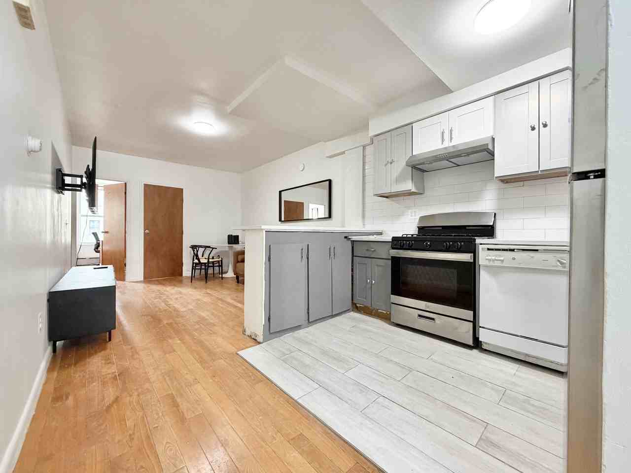 Private Bedroom in 4 Bedroom/1 Bathroom Home - Photo 2 of 19