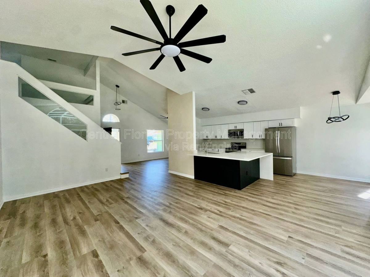 3032 Bloomsbury Dr - Photo 3 of 10