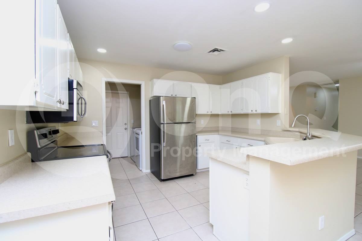 4526 W Orchid Ln - Photo 3 of 10