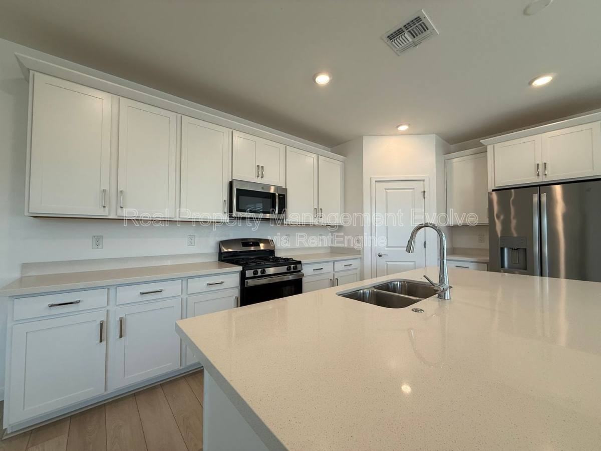 17760 W Cassia Way - Photo 3 of 10