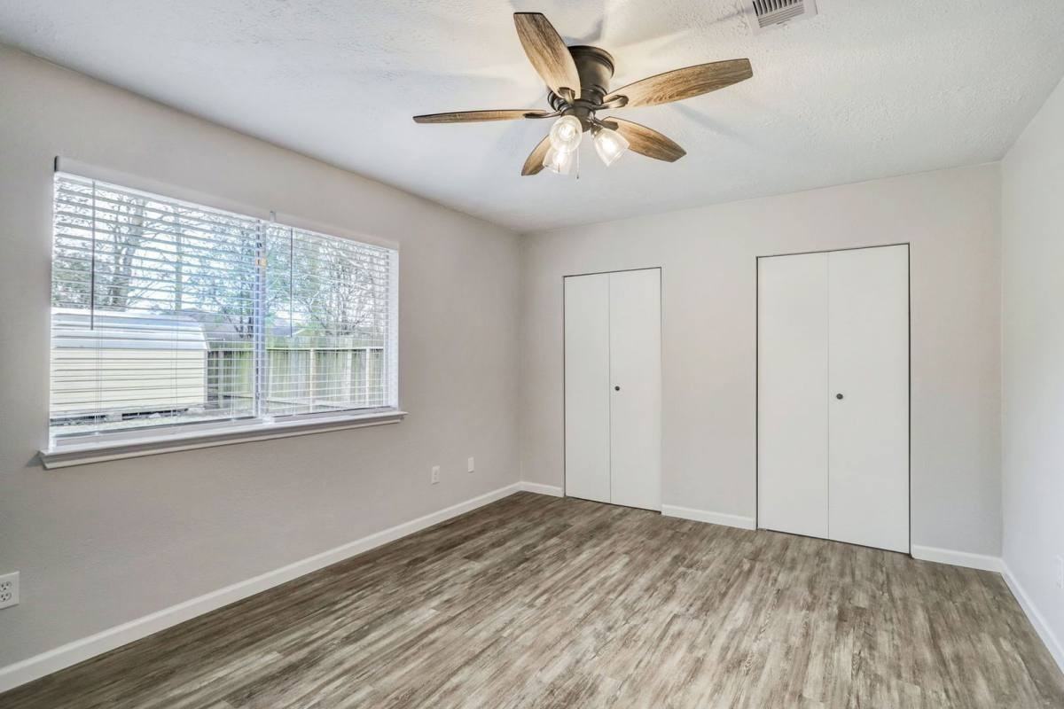 15910 Plover Ct - Photo 2 of 10