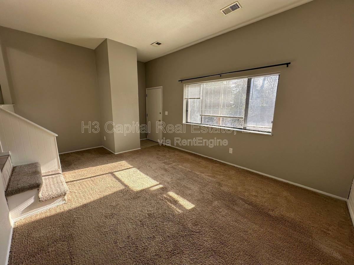 102 C Woodhenge Dr - Photo 3 of 10