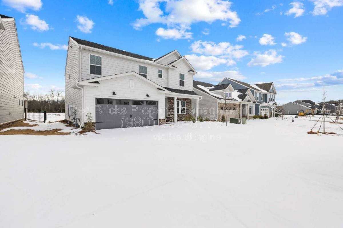 2137 Riverbend Ave - Photo 3 of 10