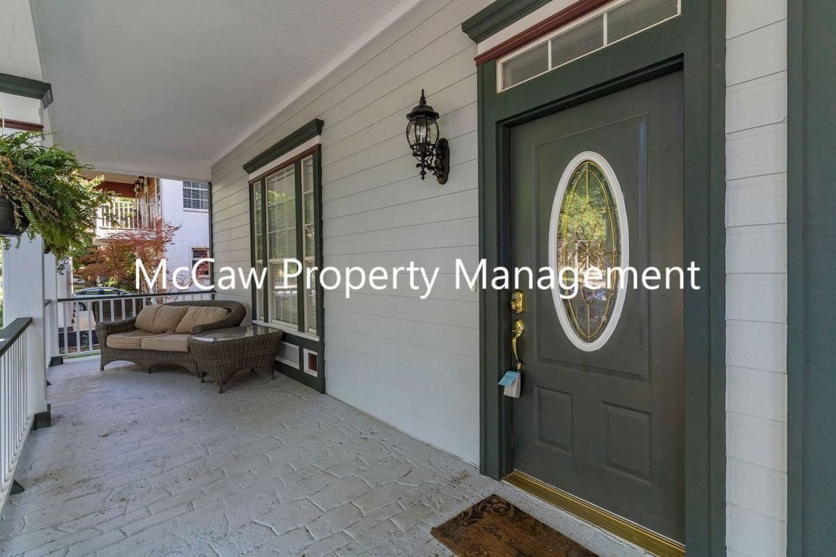302 W Spring St - Photo 2 of 10