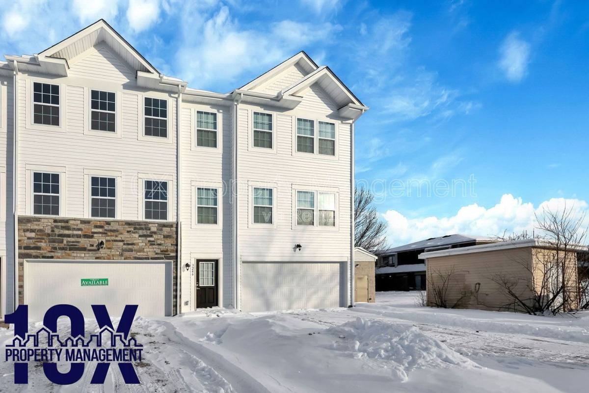 3246 Mackinac Dr - Photo 2 of 10