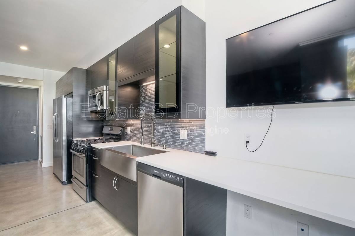 1965 Columbia St #7 - Photo 2 of 10