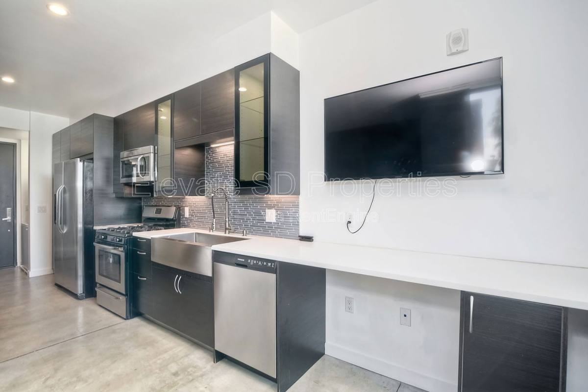 1965 Columbia St #7 - Photo 3 of 10