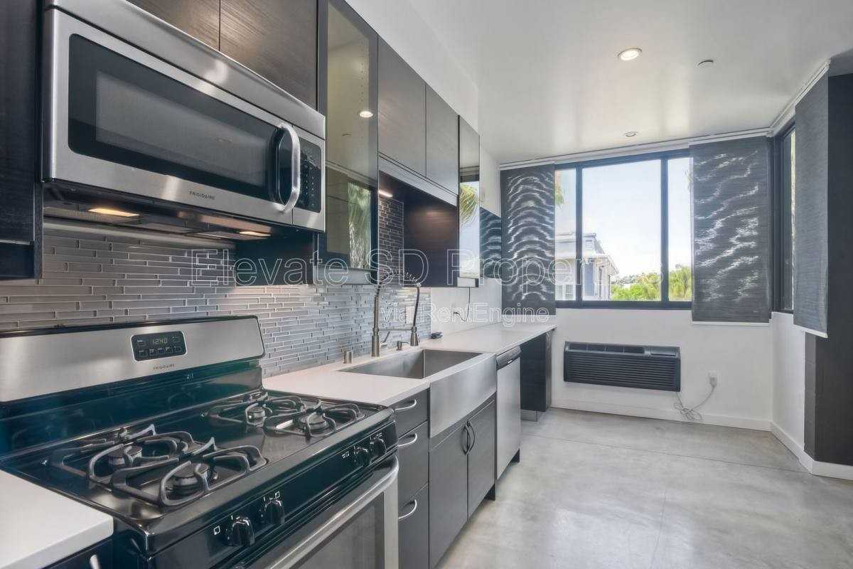 1965 Columbia St #7 - Photo 4 of 10