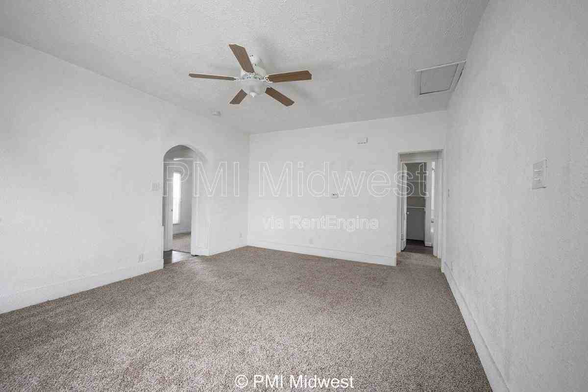 1433 W 5th St - Photo 2 of 10