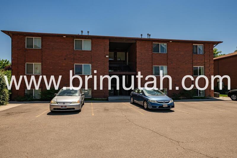 4725 S St - Photo 4 of 18