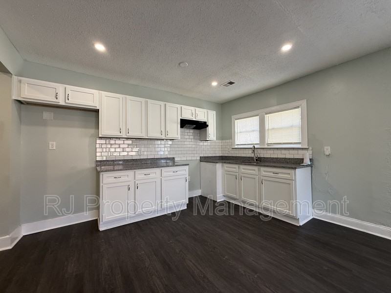 61 S Parkway E - Photo 4 of 12