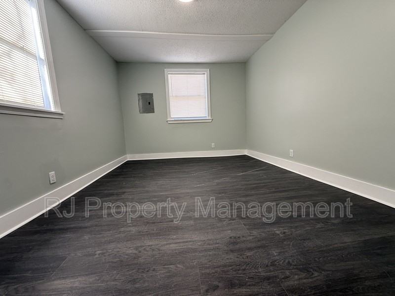 61 S Parkway E - Photo 5 of 12