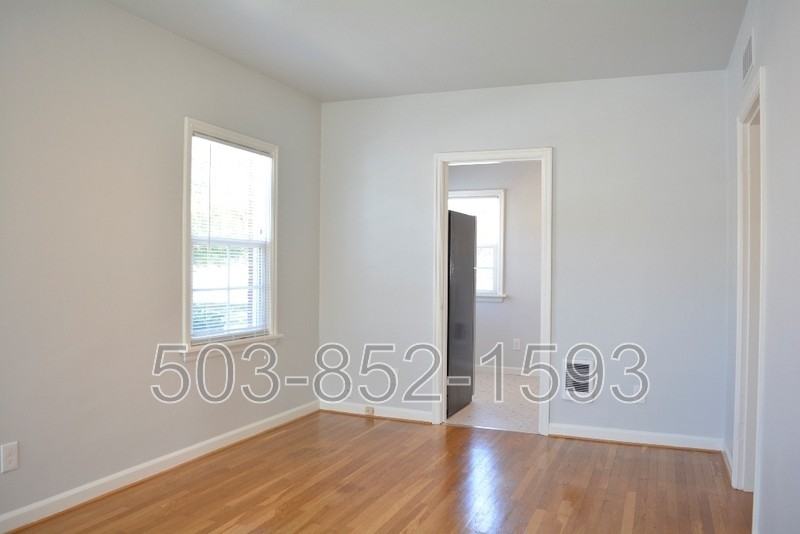 5034 Se 75th Ave - Photo 3 of 14