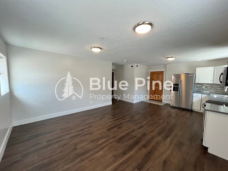 1420 E 17th St #1 - Photo 4 of 14