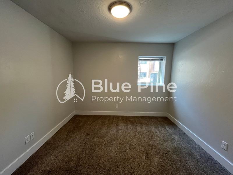 1420 E 17th St #1 - Photo 6 of 14