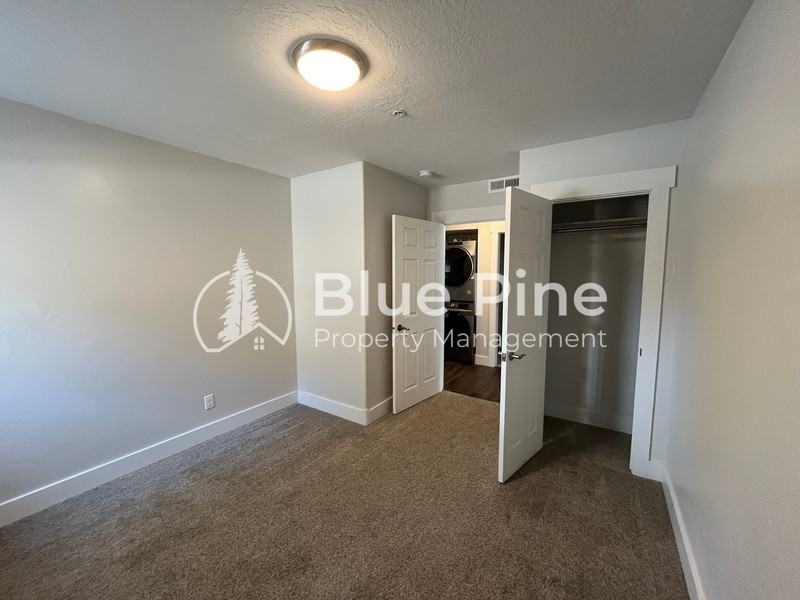 1420 E 17th St #1 - Photo 7 of 14