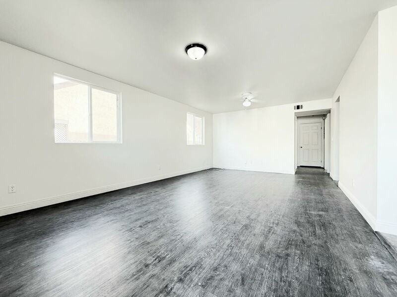 1440 E 42nd St - Photo 4 of 22