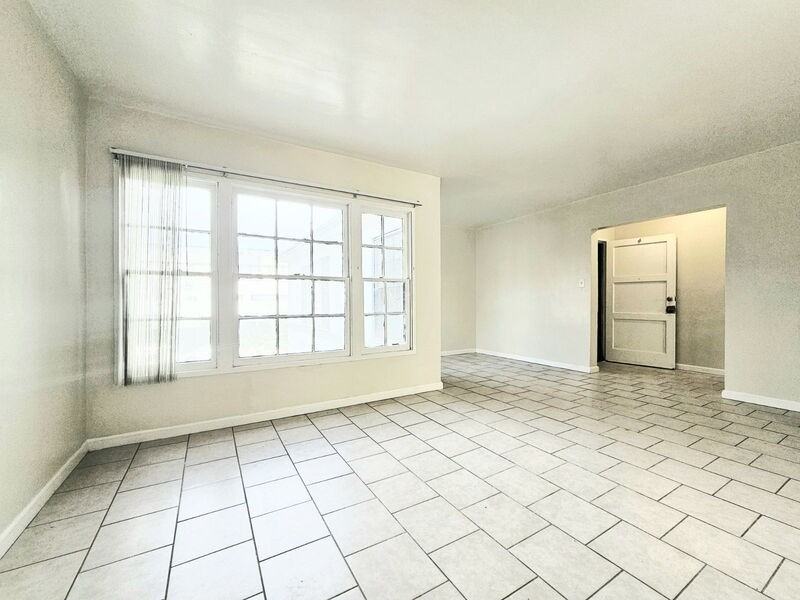 2366 Venice Blvd #4 - Photo 3 of 17