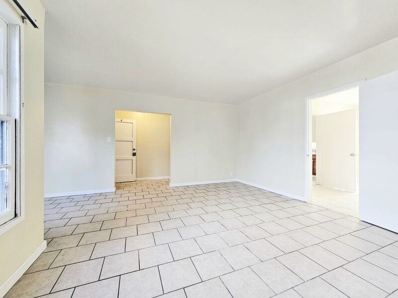 2366 Venice Blvd #4 - Photo 4 of 17