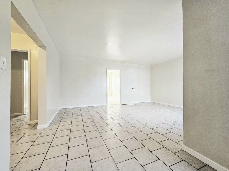 2366 Venice Blvd #4 - Photo 5 of 17