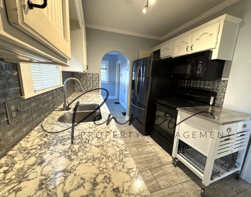 615 Se Douglas St - Photo 5 of 12