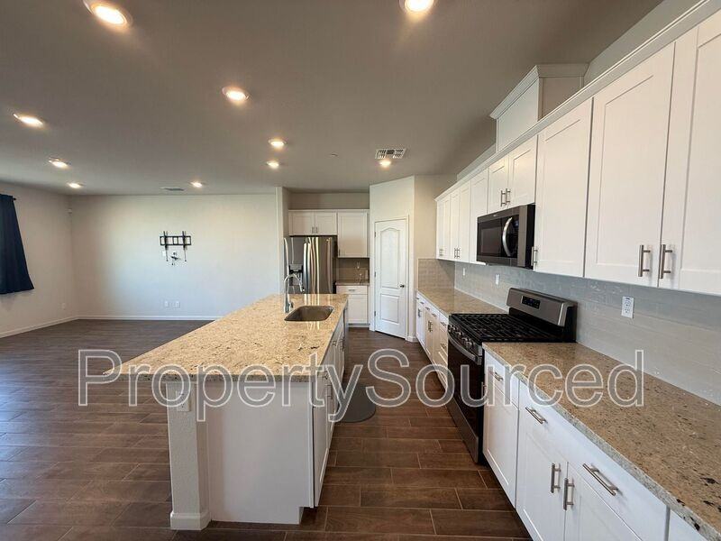 1936 Suisun Pl - Photo 7 of 31