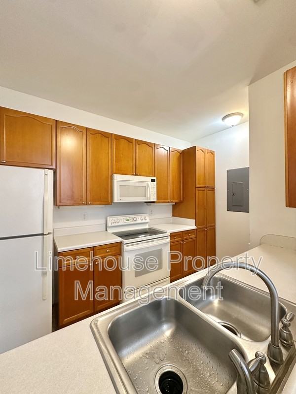 5872 Ludington Dr - Photo 5 of 22