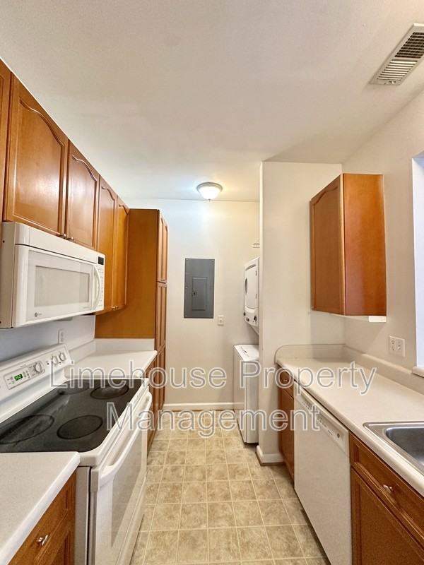 5872 Ludington Dr - Photo 6 of 22