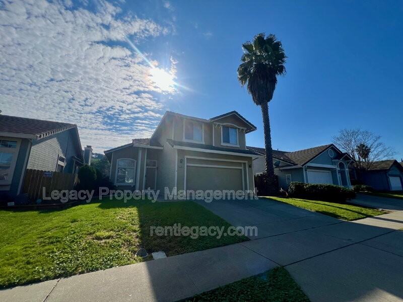 2750 Parkview Ter - Photo 2 of 35