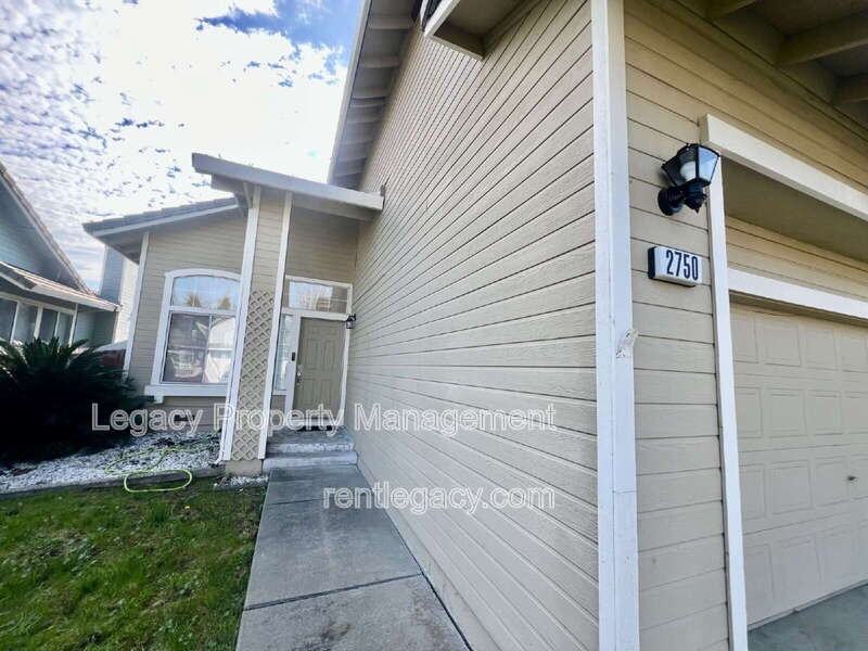 2750 Parkview Ter - Photo 4 of 35