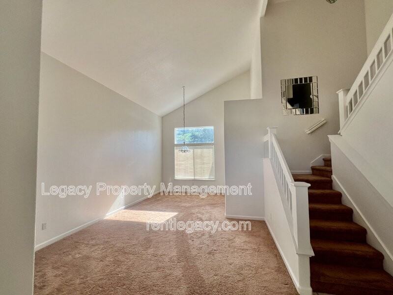 2750 Parkview Ter - Photo 5 of 35