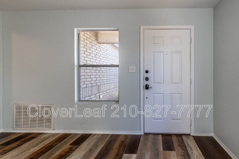 10006 Sungate Park - Photo 5 of 29