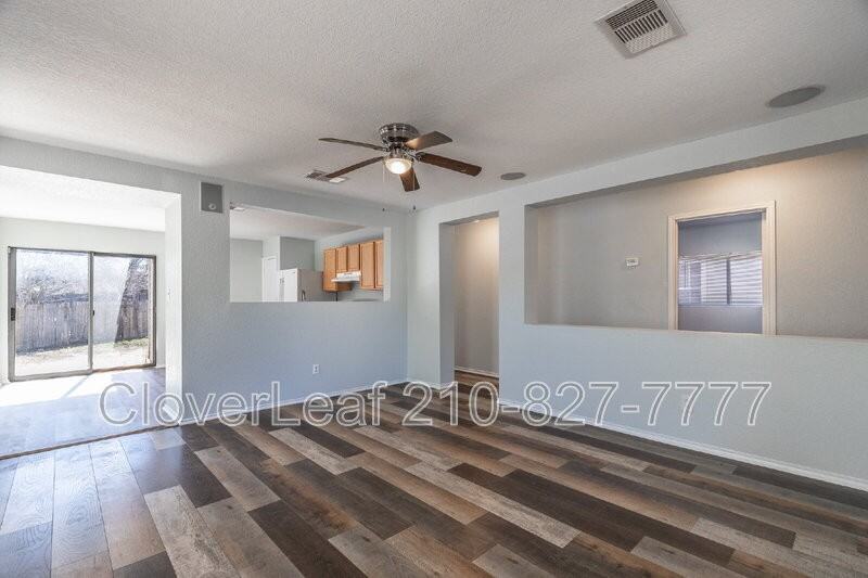 10006 Sungate Park - Photo 6 of 29