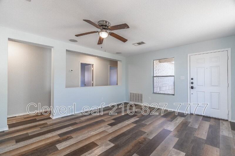 10006 Sungate Park - Photo 7 of 29