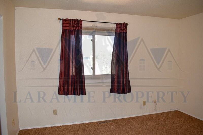 1366 N 19th St - Photo 4 of 8