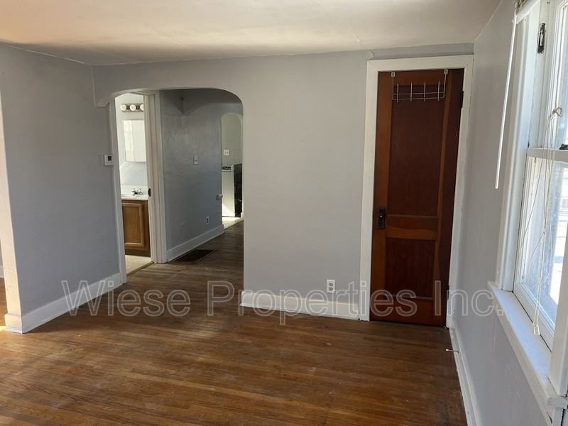 2013 S Spring St - Photo 2 of 6