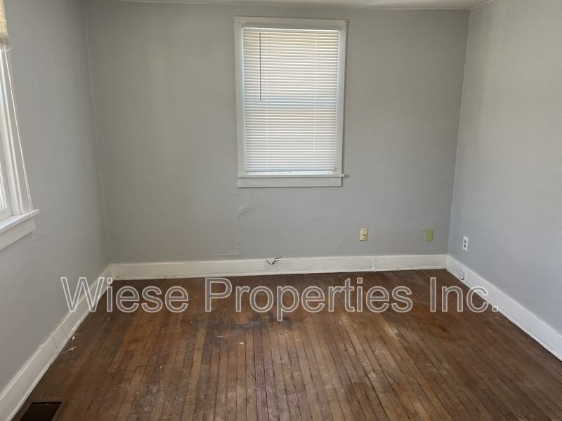 2013 S Spring St - Photo 4 of 6