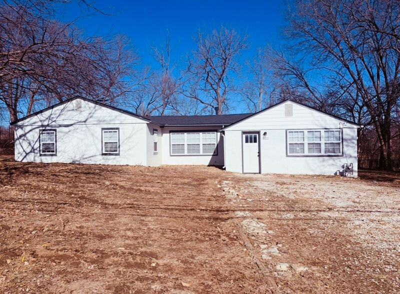 8622 Walker Ave - Photo 2 of 14